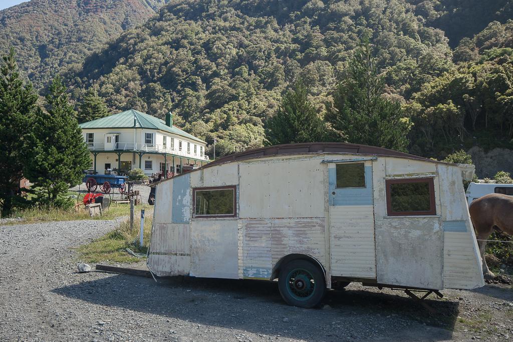 Otira Stagecoach Hotel Exterior foto